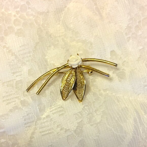 Vintage Hand Carved Ivory Gold Tone Brooch Jewelry Pin - Picture 2 of 9